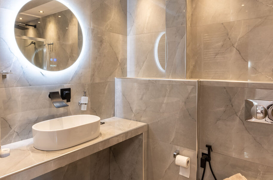 Room 101 Shower 1